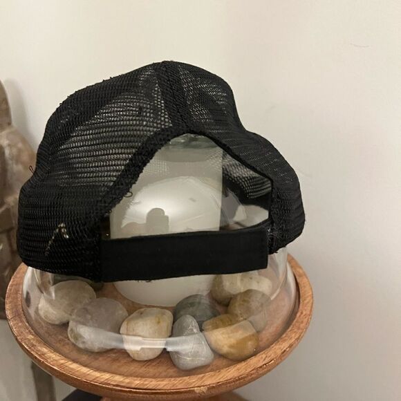 Men’s John Deere Green Trucker adjustable hat. - Picture 2 of 3